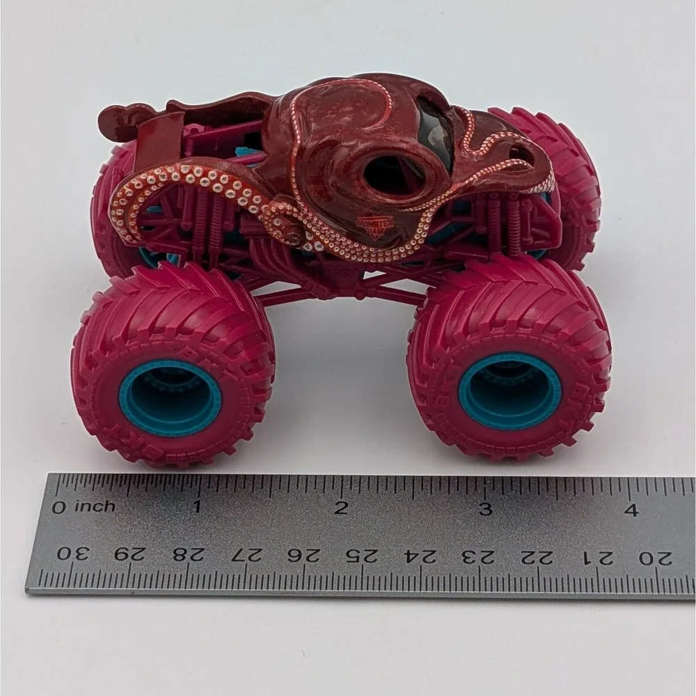 Monster Jam Octon8er Octopus Monster Truck 1:64 Diecast Crazy Creatures Wheels